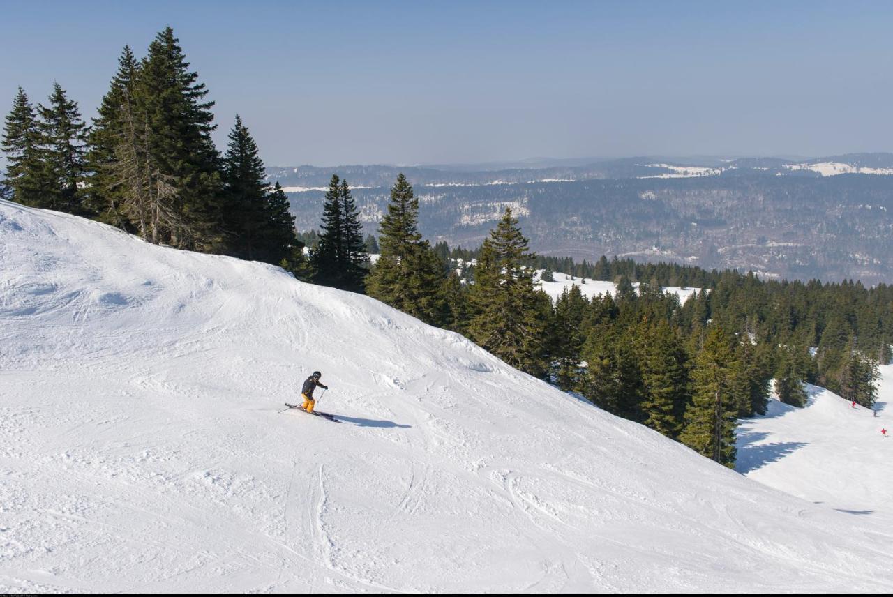 Vvf Les Monts Jura Hotell Lélex Exteriör bild